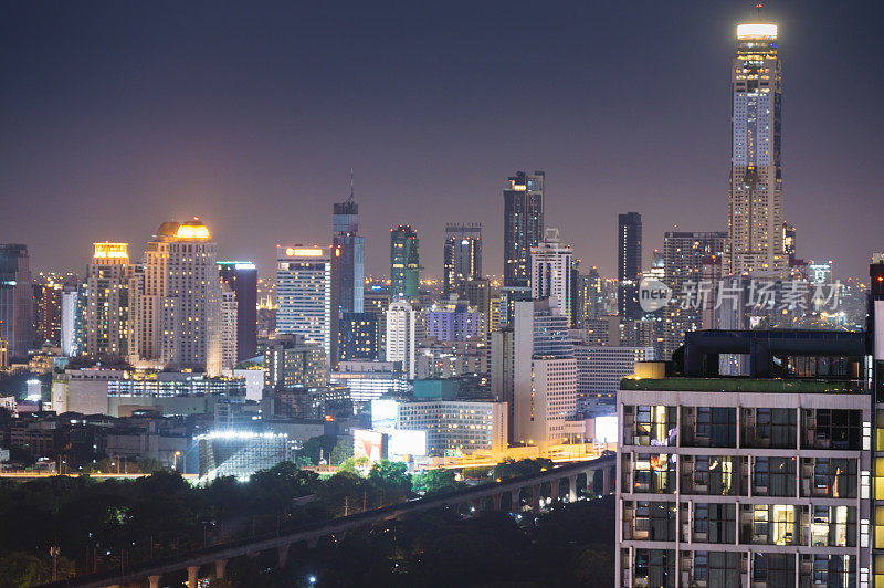 空中夜景中心地区makkasan Ratchaprarop patunam泰国曼谷